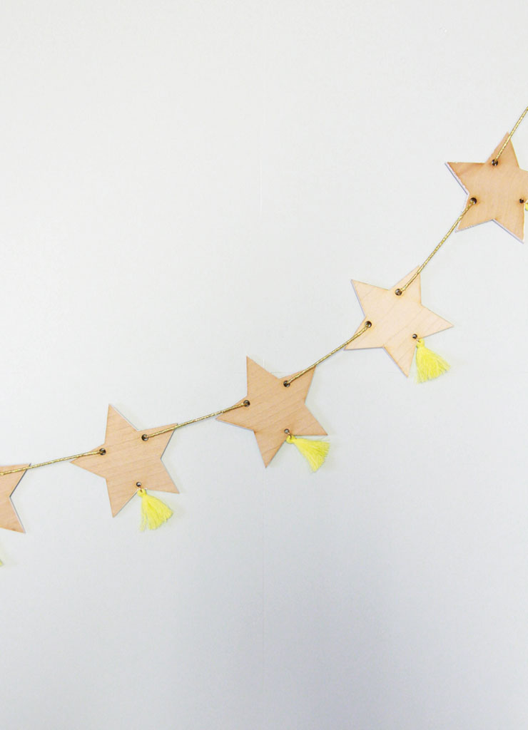 WOOD STAR GARLAND